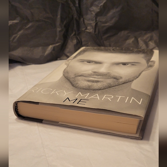 Ricky Martin ME (Autobiography) USED • Hardcover Book - Picture 5 of 11
